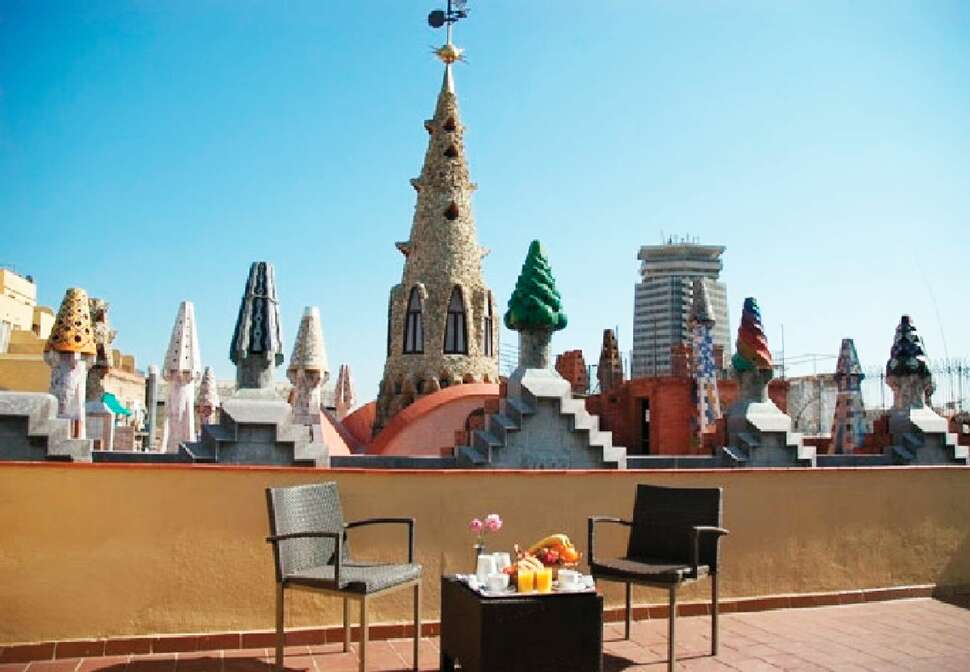 Een foto van het terras bij Hotel Gaudi