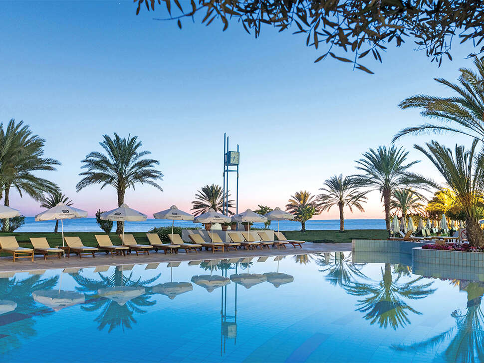 Een foto van Constantinou Bros Athena Royal Beach Hotel
