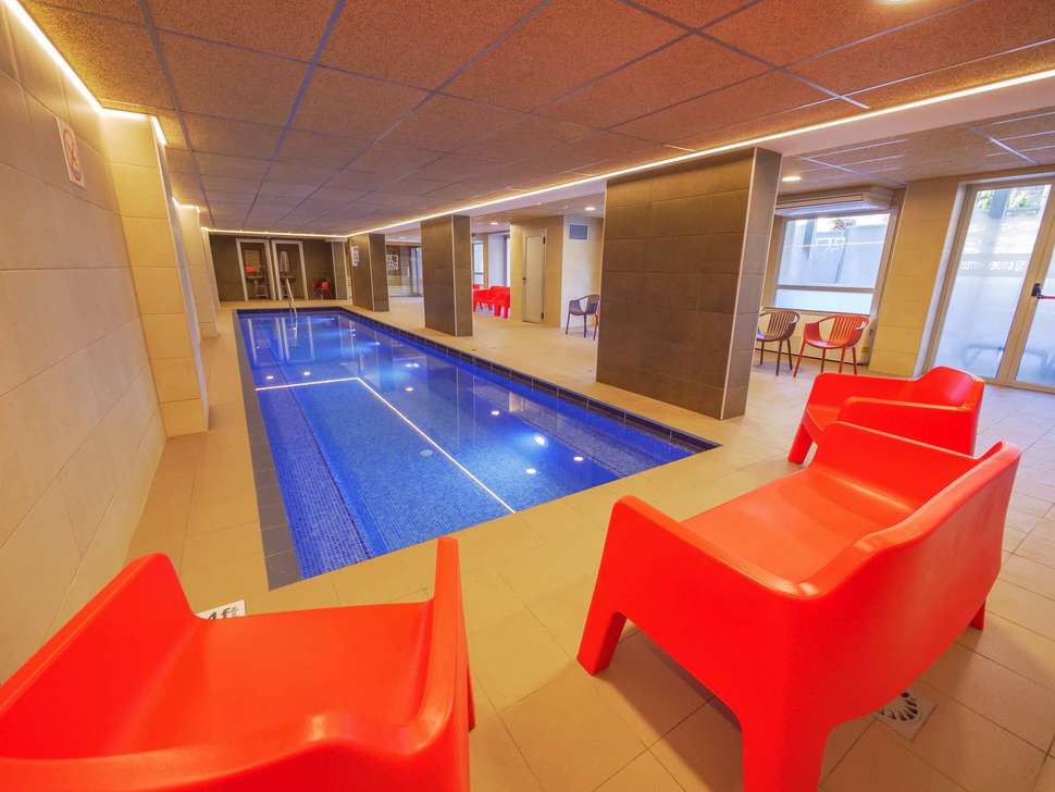 Ein Foto vom Pool im Hotel Golden Donaire Beach