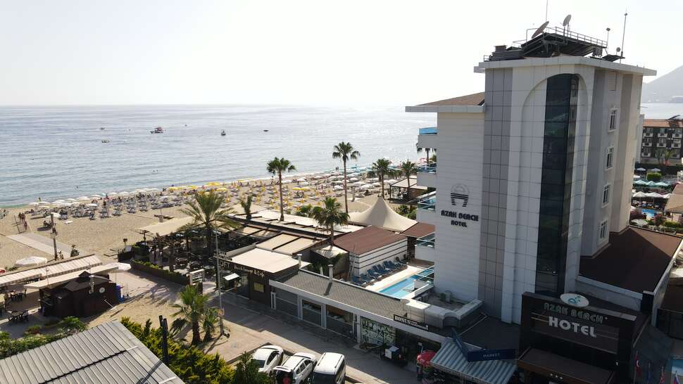 Een foto van de buitenkant van Azak Beach Hotel