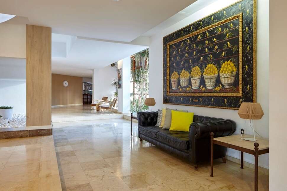 Een foto van het interieur van Hotel Tres Torres