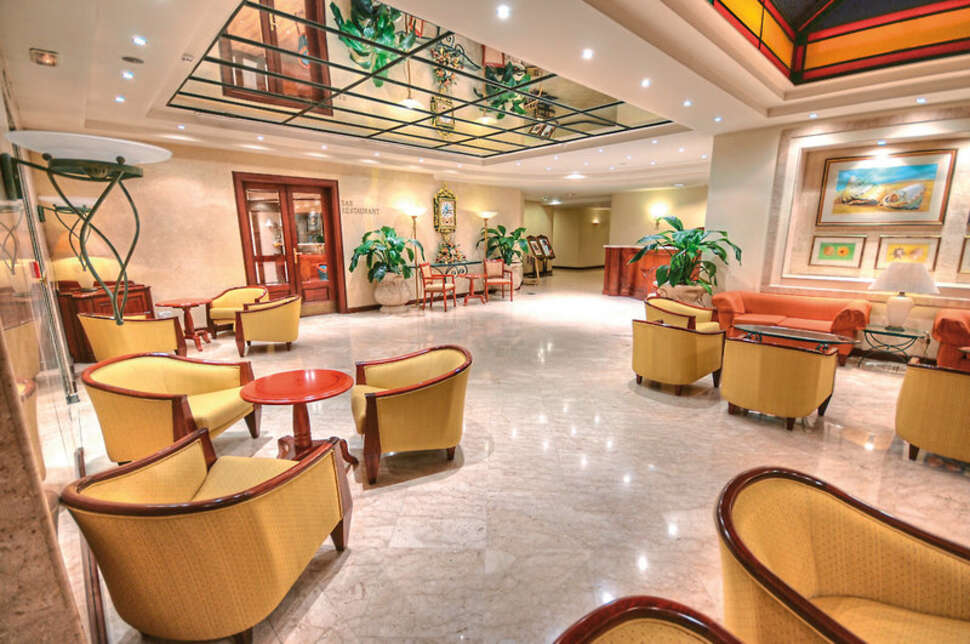 Een foto van het interieur van Hotel Grand