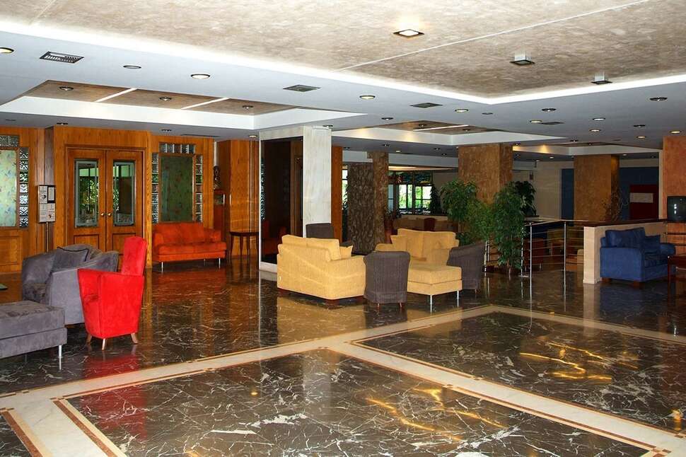 Een foto van het interieur van Mediterranee Hotel