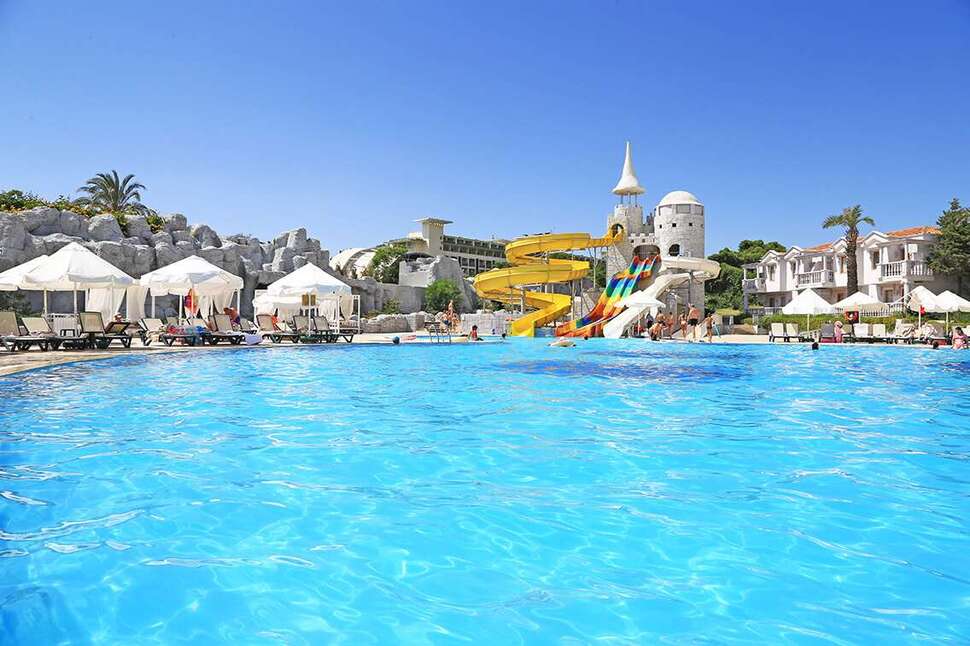 Een foto van het zwembad bij Selectum Noa Belek