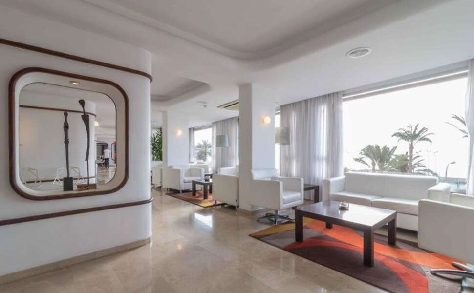 Een foto van het interieur van Albahia Alicante