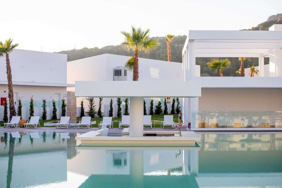 Een foto van het zwembad bij White Dreams Resort