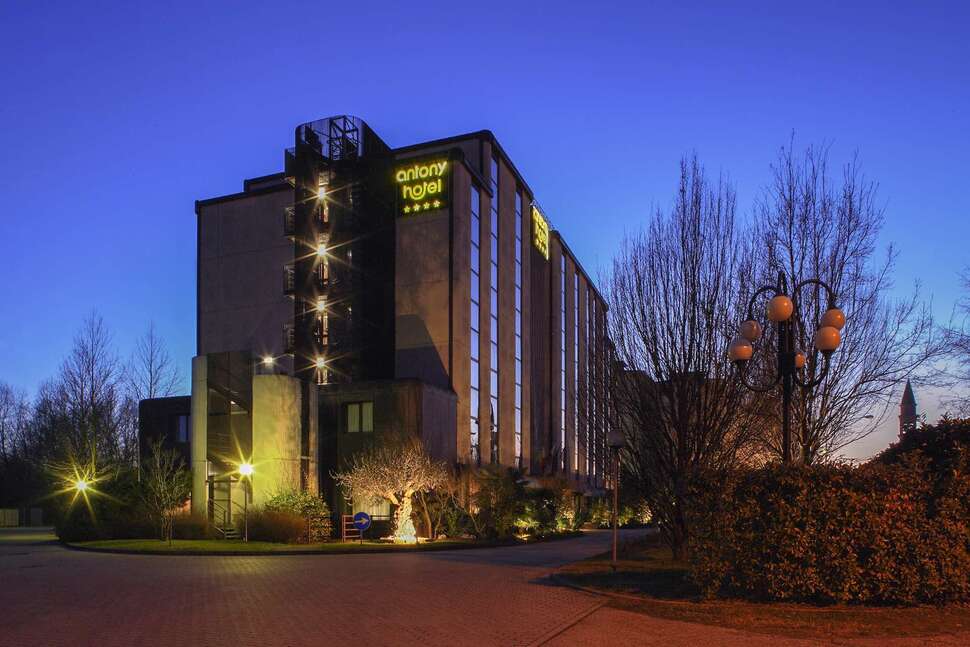 Een foto van de buitenkant van Antony Hotel Venice Airport