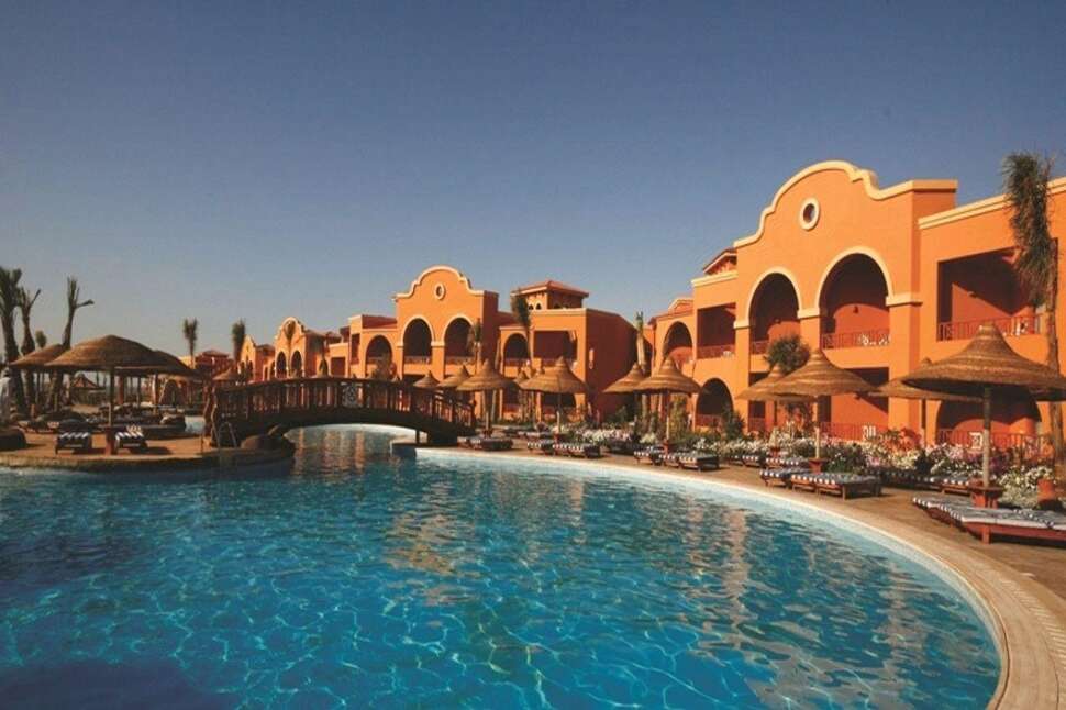 Een foto van het zwembad bij Charmillion Gardens Aqua Park