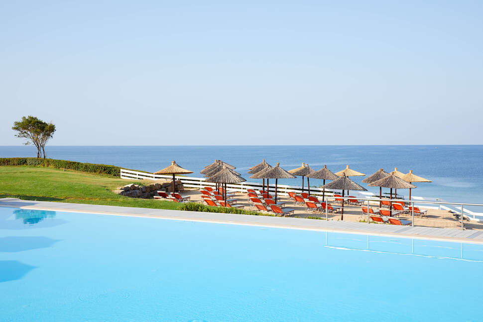 Een foto van het zwembad bij Istion Club & Spa