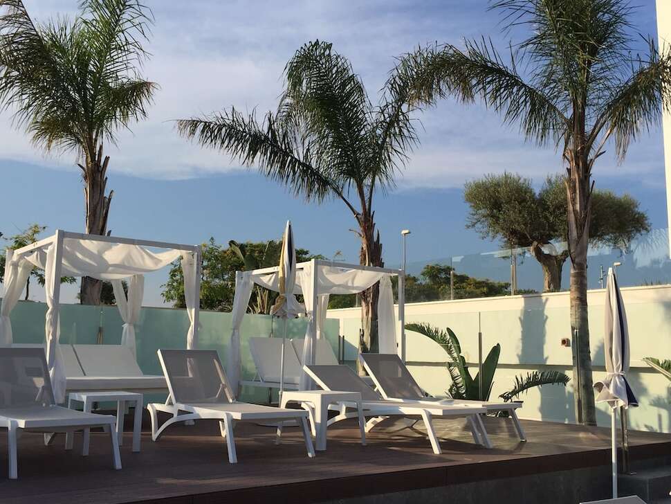 Een foto van het terras bij Aqua Hotel Silhouette & Spa