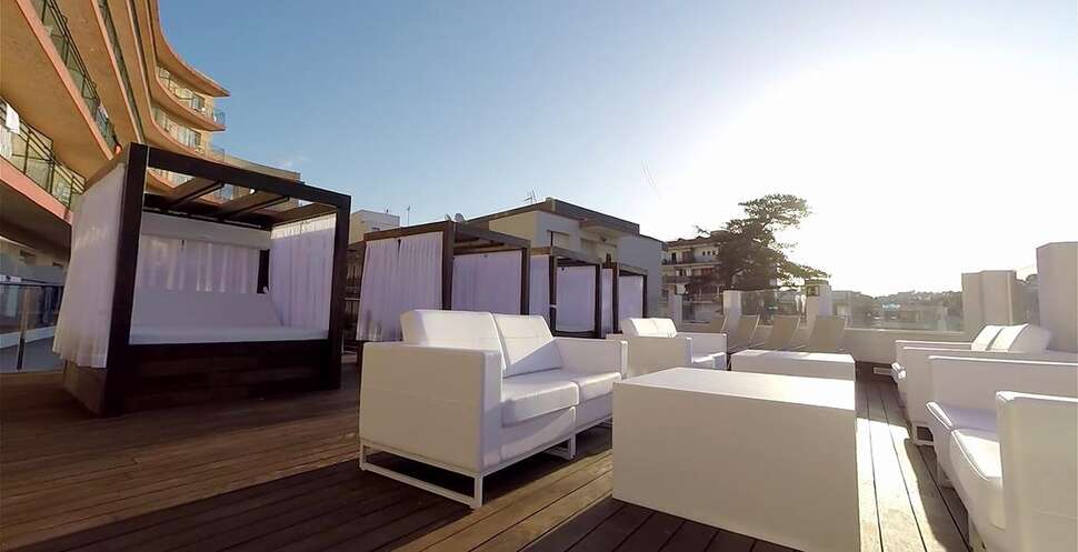 Een foto van het terras bij Alegria Sun Village