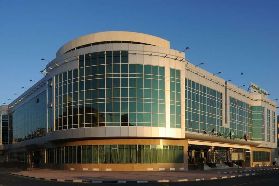 Een foto van de buitenkant van Holiday Inn Bur Dubai Embassy District