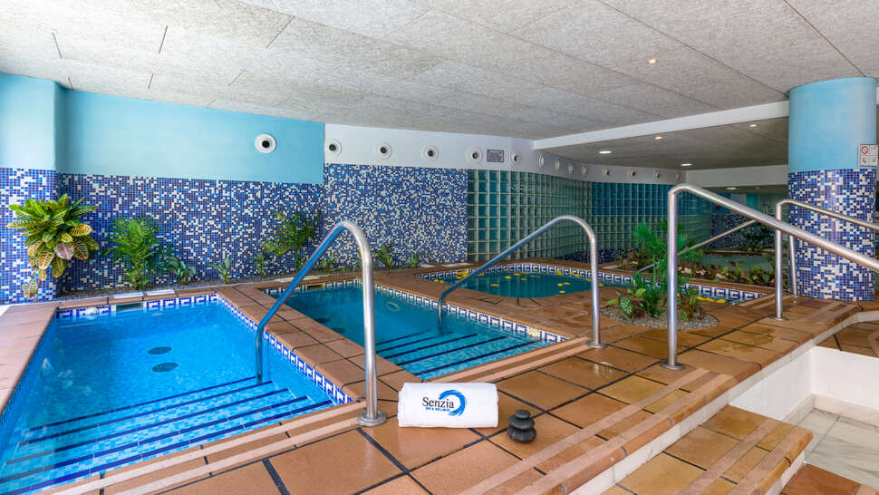 Een foto van het zwembad bij Hotel Ibersol Almunecar Beach & Spa
