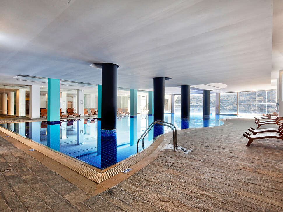 Een foto van het zwembad bij Capital Coast Resort & Spa