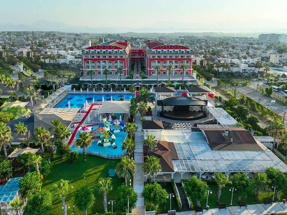 Een foto van het zwembad bij Orange County Resort Hotel Belek