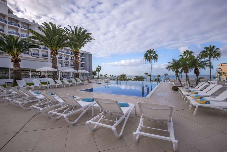 Een foto van het zwembad bij Hovima Costa Adeje