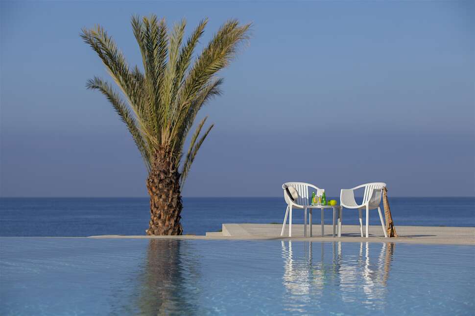 Ein Foto The King Evelthon Beach Hotel & Resort