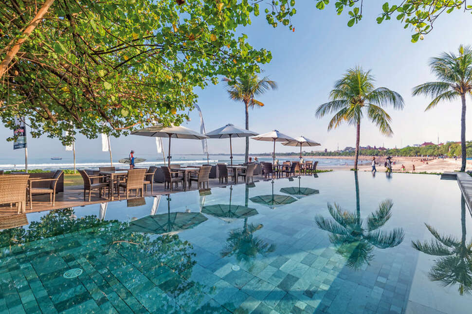 Een foto van het zwembad bij Bali Garden Beach Resort