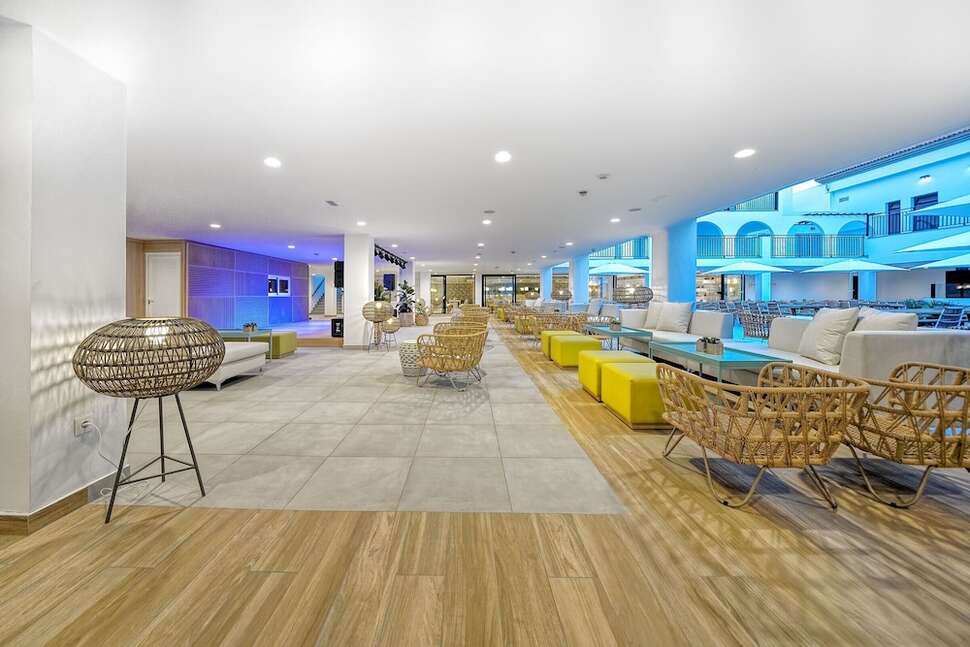 Een foto van het interieur van Broncemar Beach Aparthotel