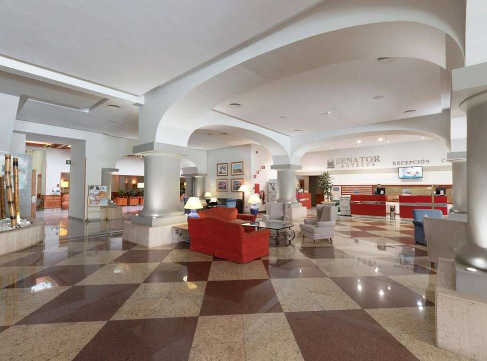 Een foto van het interieur van Ilunion Les Corts