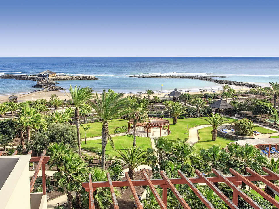 Ein Foto von der Außenansicht des Elba Carlota Beach & Golf Resort