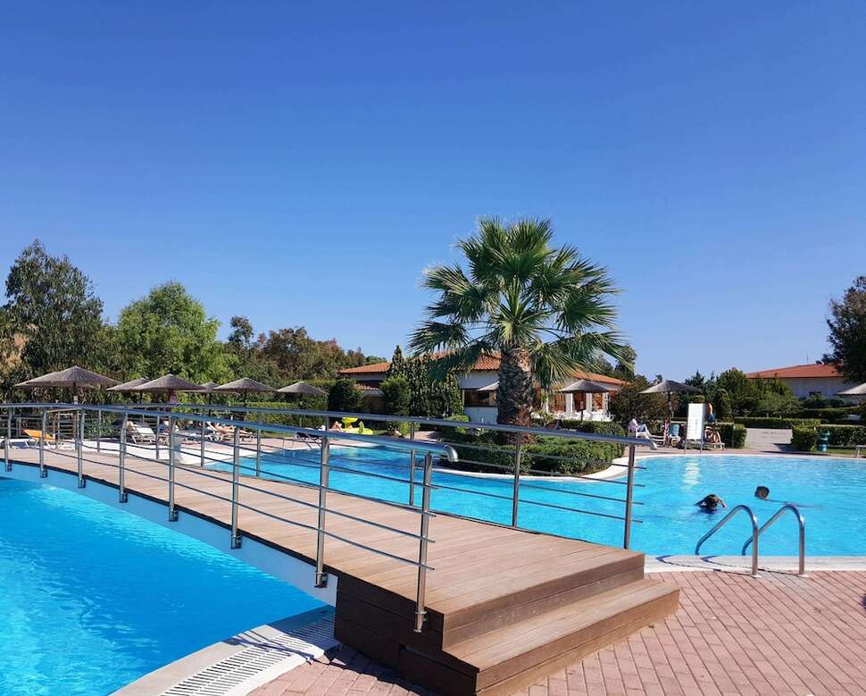 Een foto van het zwembad bij Alexandros Palace Hotel & Suites