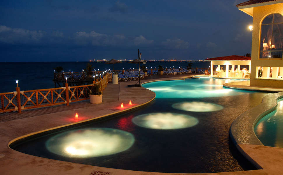 Een foto van het zwembad bij All Ritmo Cancun Resort & Waterpark