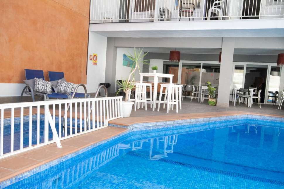 Een foto van het zwembad bij Teide Hotel