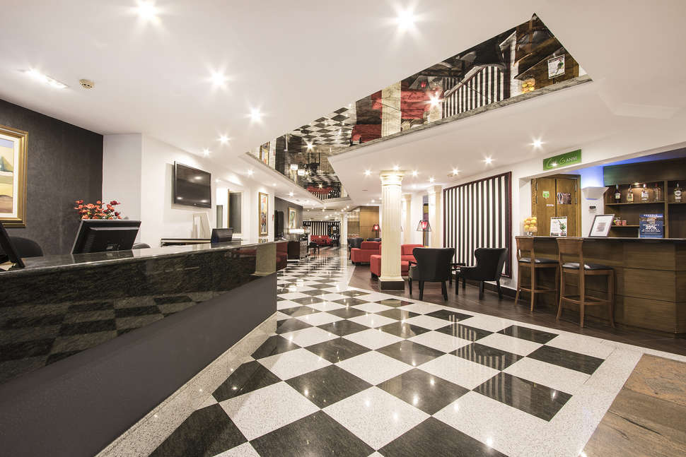 Een foto van het interieur van Pergola Hotel & Spa