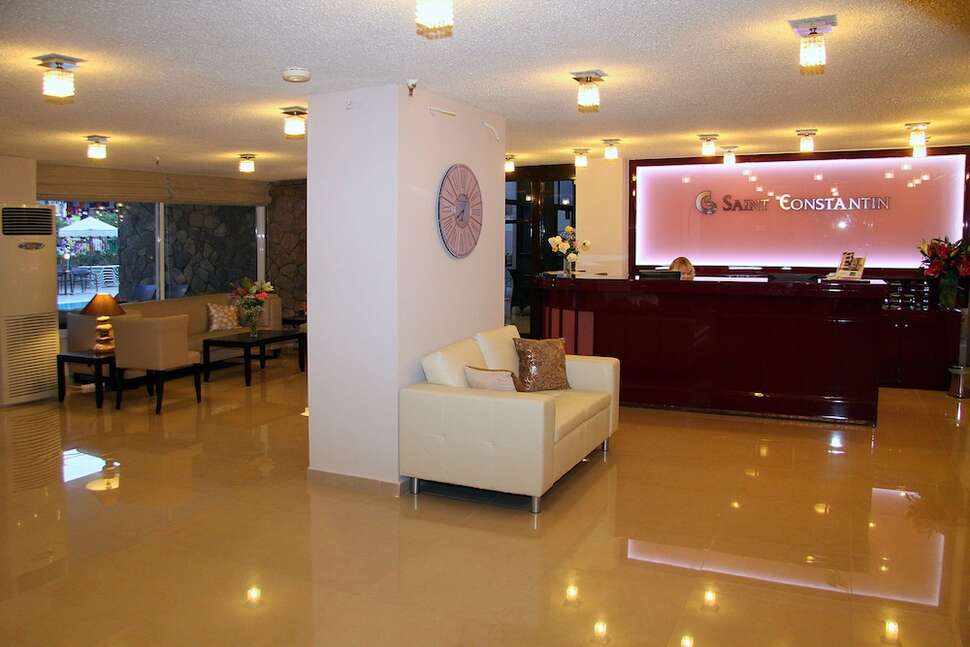 Een foto van het interieur van Saint Constantin Hotel