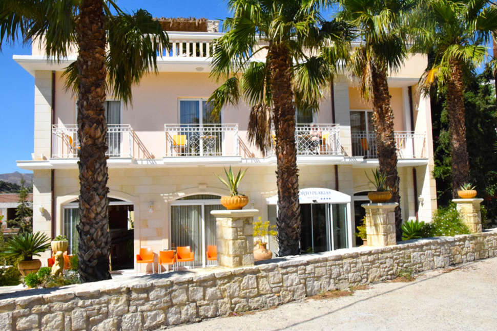Een foto van de buitenkant van Hotel Porto Plakias