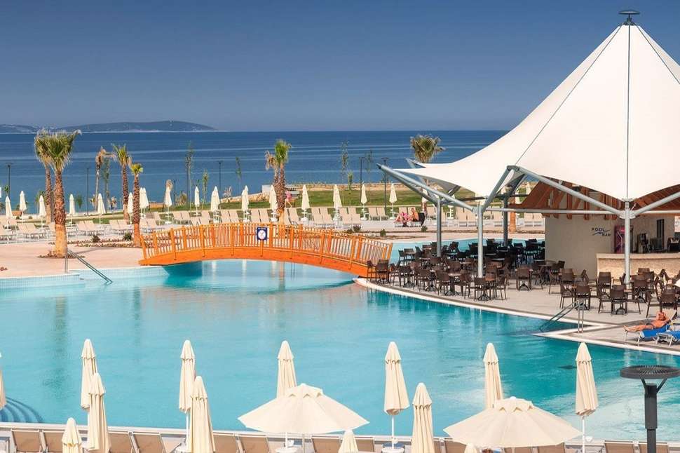 Een foto van het zwembad bij Aquasis De Luxe Resort & Spa