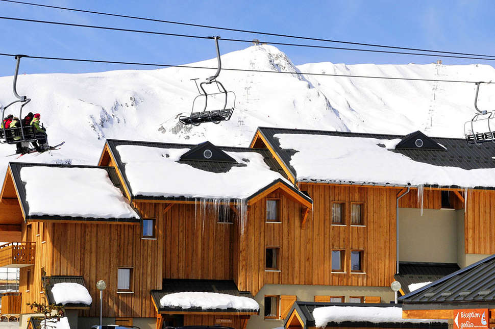 Een foto van de buitenkant van Les Chalets Goelia