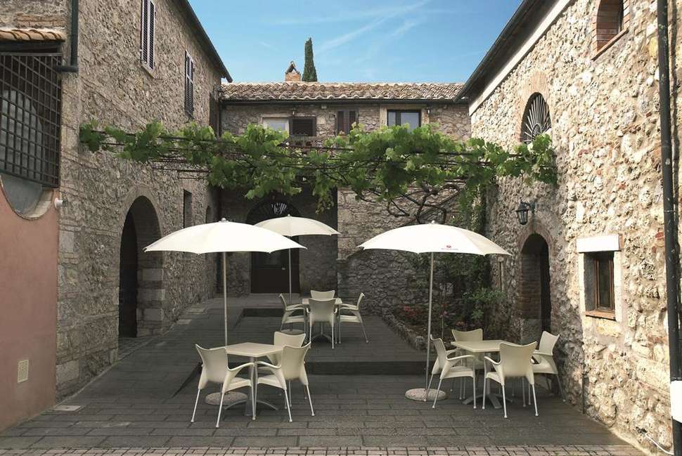Een foto van het terras bij Pian Dei Mucini Resort
