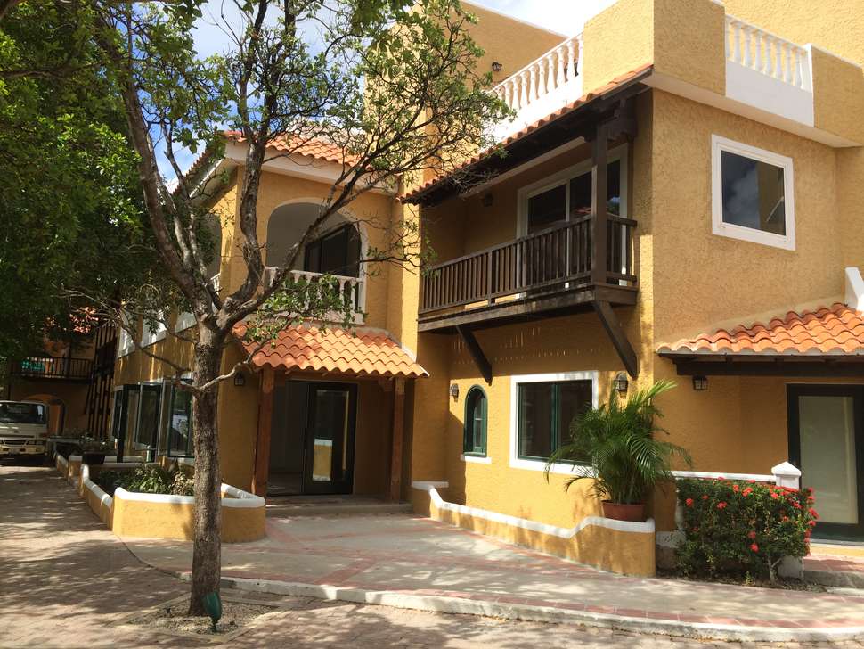 Een foto van de buitenkant van Harbour Village Beach Club