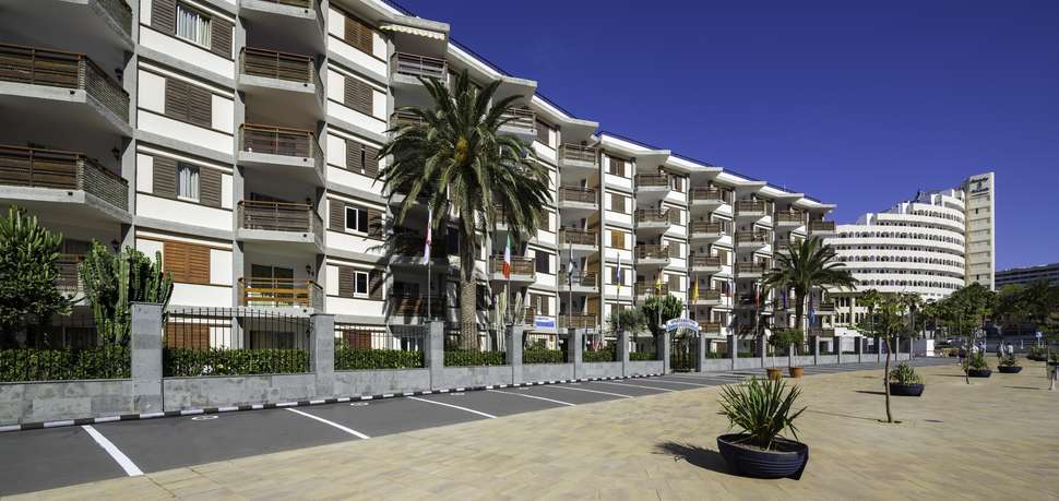 Ein Foto von der Außenansicht des Las Gondolas Apartments