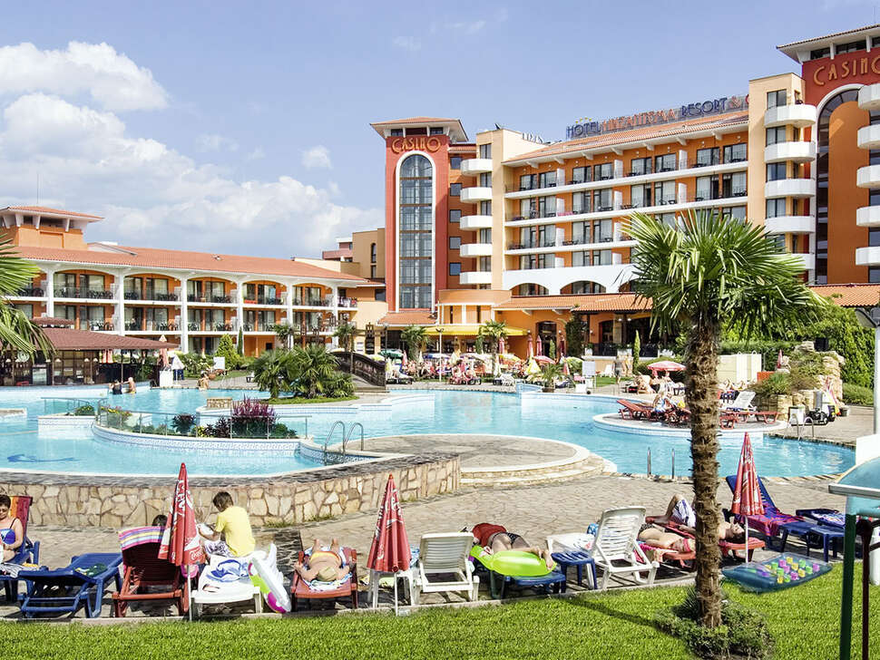 Ein Foto vom Pool im Hotel Hrizantema