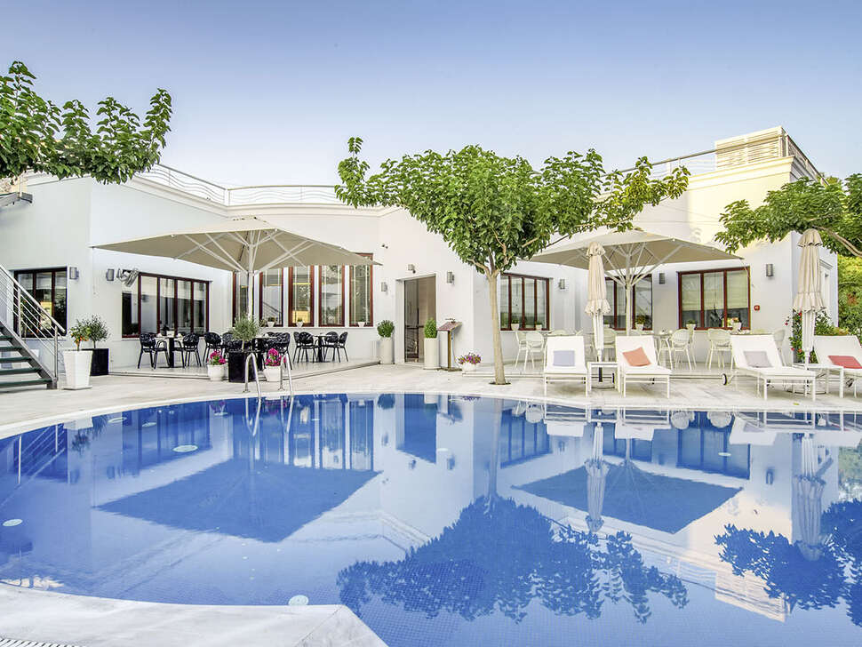 Een foto van het zwembad bij La Mer Deluxe Hotel & Spa