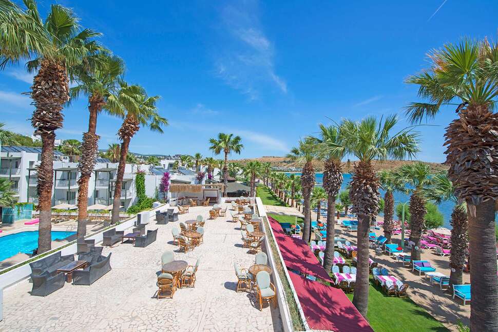 Een foto van het terras bij Hotel Sami Beach