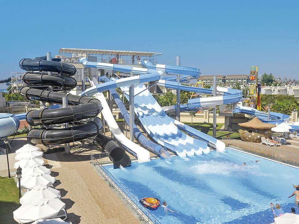 Een foto van het zwembad bij Kirman Hotels Belazur Resort & Spa