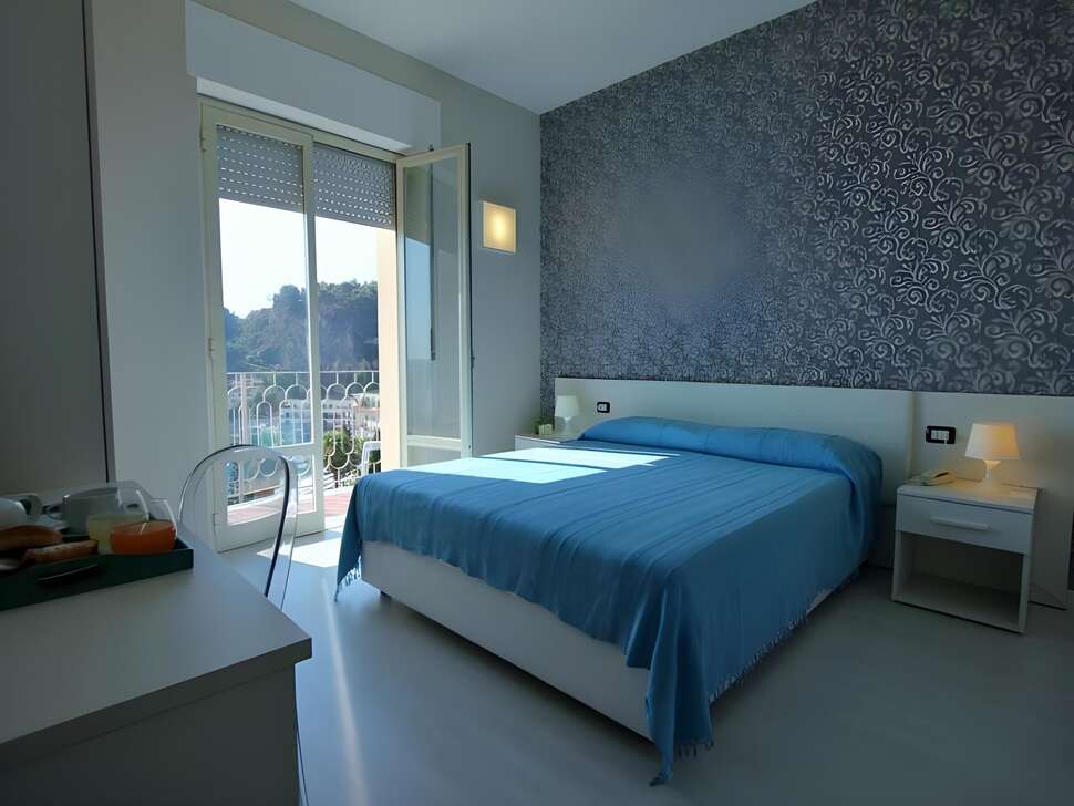 Een foto van een overzicht van Hotel Baia Azzurra