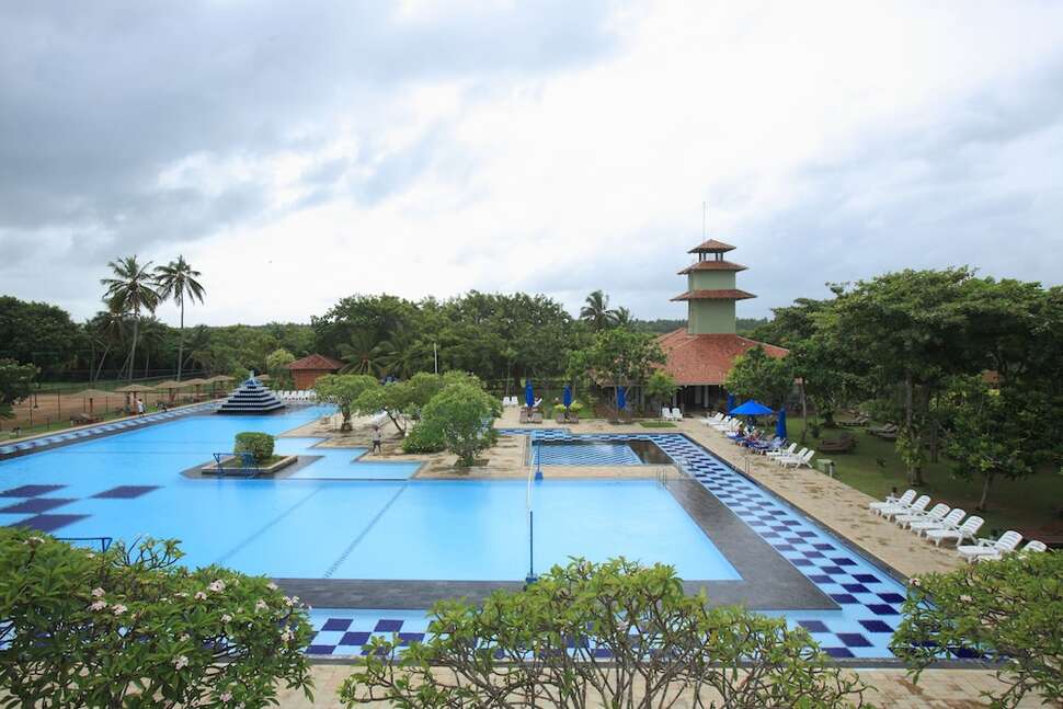 Een foto van het zwembad bij Club Palm Bay Hotel
