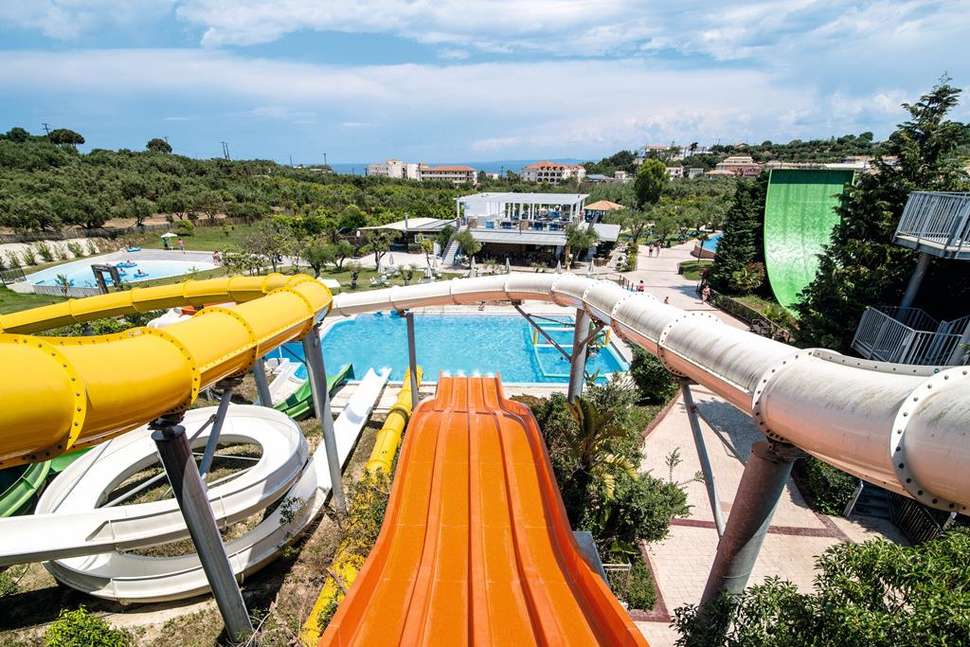 Een foto van het zwembad bij Aqua Bay Hotel
