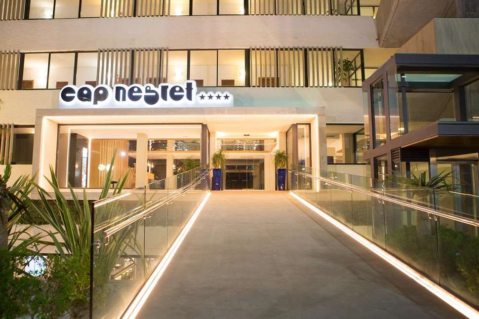 Een foto van de buitenkant van Hotel Cap Negret