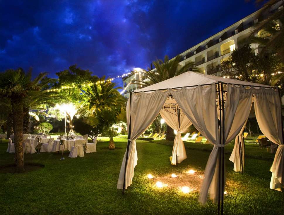 Ein Foto von der Terrasse im Delta Hotels Giardini Naxos