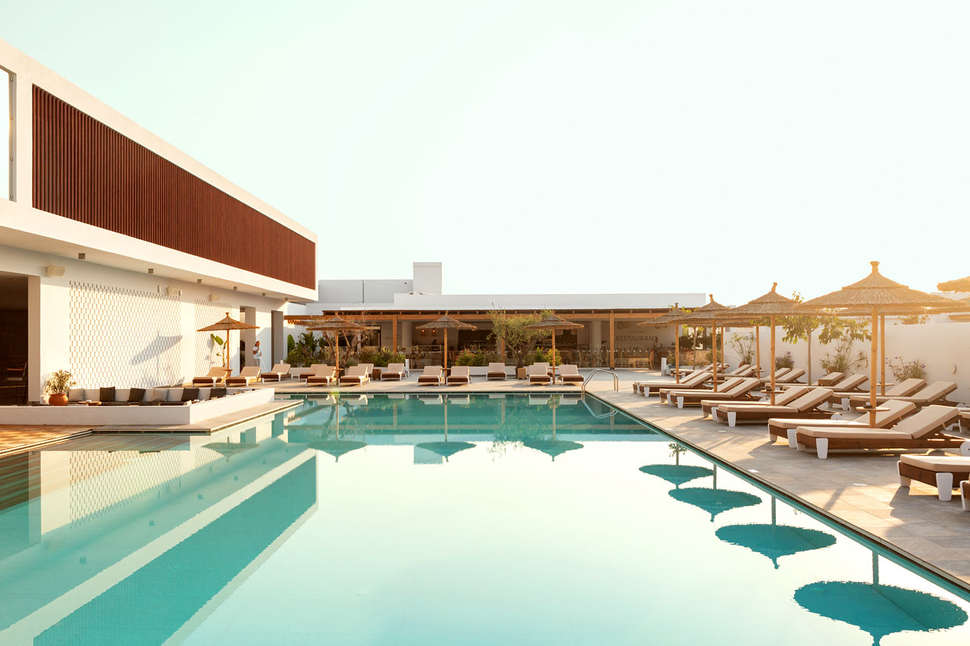 Een foto van het zwembad bij Pearl Beach Hotel