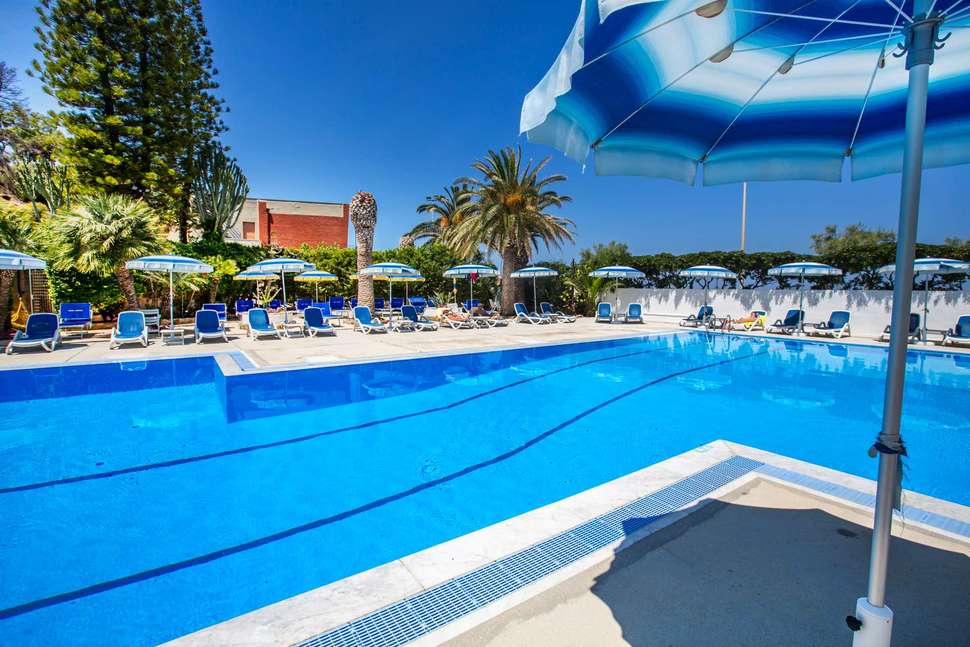Ein Foto vom Pool im Hotel Tourist Cefalu