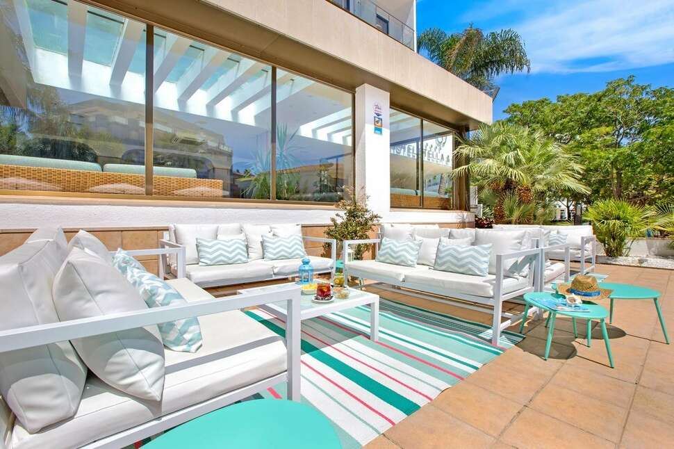 Een foto van het terras bij Sumus Hotel Stella & Spa