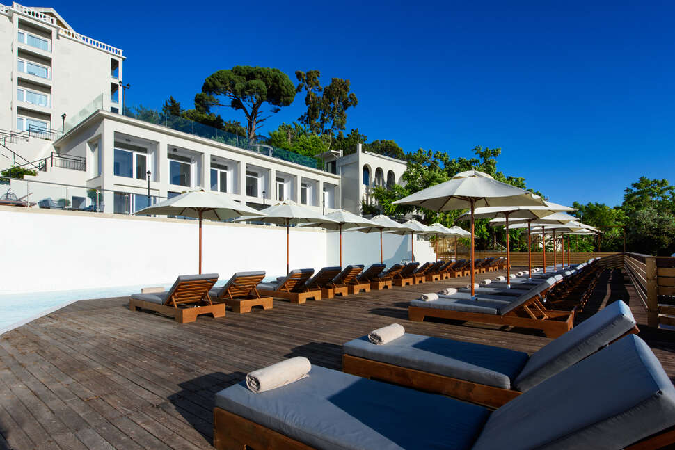 Ein Foto vom Pool im The Royal Grand Hotel