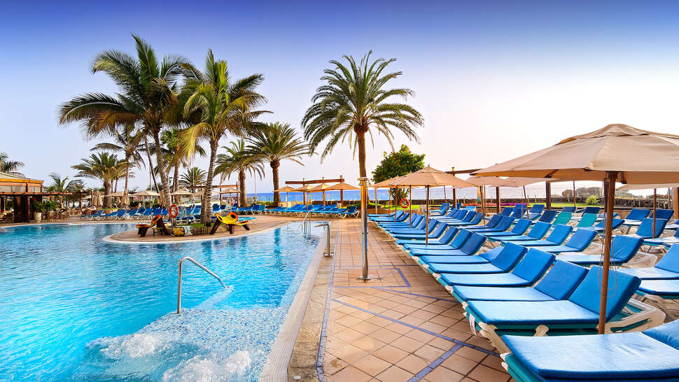 Een foto van het zwembad bij Bull Hotel Dorado Beach